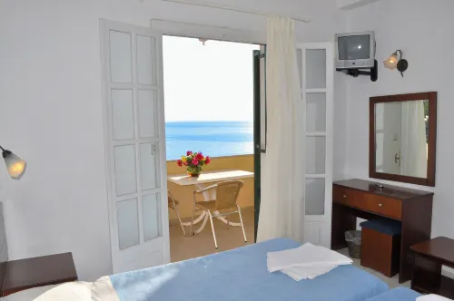 Apartments with Pool Maria on Agios Gordios Beach