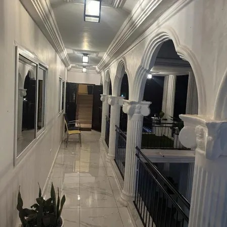 3 Bed Apartment Sleeps 6 - EnSuites Parking Wifi