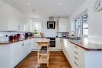 Charming 3 Br House - Garden Parking Near CS Lewis Park