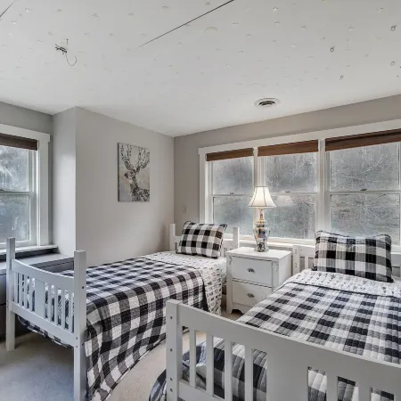 Killington Mountain Home! HotTub & 5 Min to Skiing!