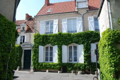 Le Fassardy Hotel dekat Stade Montaigne