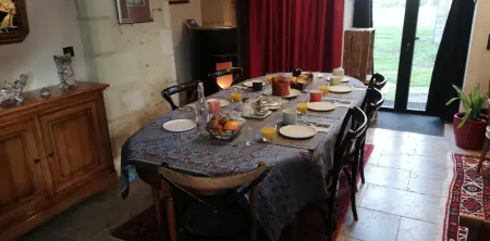 Les Granges de l'Épan Отели в г. Люин