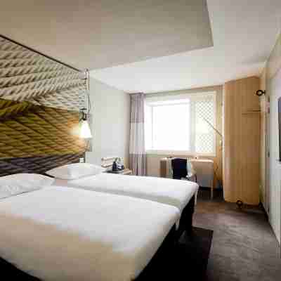 ibis Lyon Carré de Soie Rooms