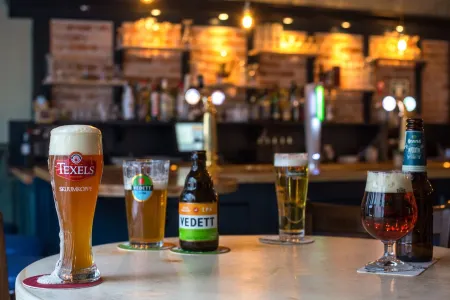 Hotel Café Restaurant 't Raedhûs Отели рядом со станцией Buitenpost