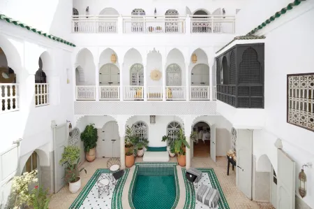 Riad Oriental Glory & Spa Отели рядом с достопримечательностью «Agafay Marrakech - Activités Quad buggy Chameau et diner spectacle»