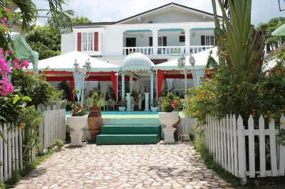 Hunter's Rest Villa Hotels near Prospect Great House