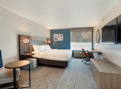 Holiday Inn Express & Suites MILWAUKEE-NEW BERLIN by IHG