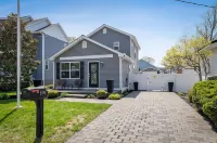Bayside Heated Salt Water Pool & Hot Tub Oasis