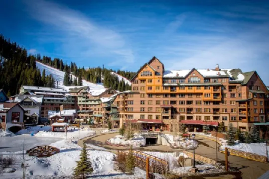 Zephyr Mountain Lodge