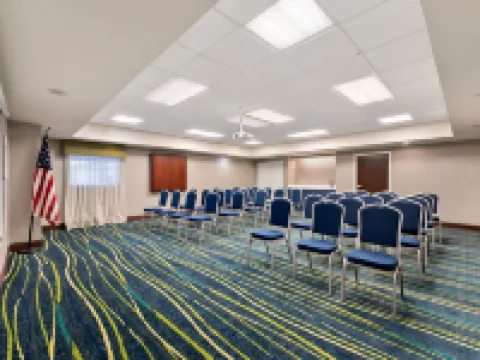 ハンプトン イン & スイーツ ニュータウン バックスのホテル