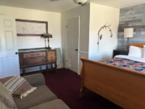 #4 Artsy and Spacious Home in the Heart of Utah Hotels in Torrey