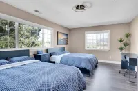 Luxury 4 BR w/ Serene Lake Views