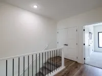 NEW CENTRAL PARK TOWNHOME w/ Golf Course view Across from Arnold's Park! Hotels in Arnolds Park