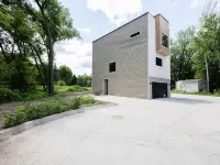NEW CENTRAL PARK TOWNHOME w/ Golf Course view Across from Arnold's Park! Hotels in Arnolds Park