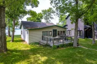 Classic Lake Sallie Hideaway with Wonderful Sunset Views