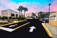 Balcony Suite with Modern Amenities - Gorgeous Ocean View Hotel a Crescent Beach