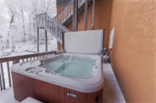 Spectacular Mountain Views and Hot Tub - Elegant Retreat