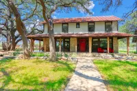 Charming Farmhouse with Pool and Hot Tub - Inviting Country Retreat