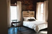 Rooftop Deck and Vineyard Views - Stylish Modern Sanctuary Hotels in Bryan