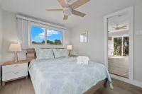 Chic Coastal Sanctuary - Free Bikes, Wifi, Beach Access Hotels in Sanibel