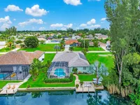 Sunshine Home Retreat Heated Pool on Canal Hotel di Cape Coral