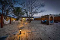 Game Room and Hot Tub with Mountain Views - Charming Retreat
