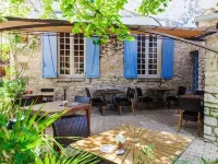 Logis Auberge de Tavel Hotels in Connaux