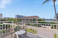 Elegant Naples Private Pool Home Steps from Beach