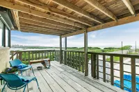 Oceanview Balcony and Comfy Living Space - Charming Beachside Retreat