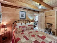 Scenic Lake Views and Cozy Deck - Charming Idyllic Retreat 비버 코브 호텔