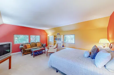 Casa Pinostella: Private Woodland Home - Located in Heart of Wine Country
