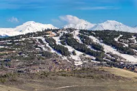 Ski-in/Ski-Out Access and Loft Space - Inviting Family Retreat Hotel a Granby