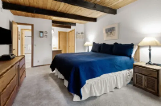 Cozy Retreat with Sauna and Fireplace - Charming Condo Escape