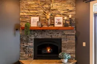 Amazing Views and Cozy Gas Fireplace - Stunning Mountain Retreat Hotels near Sugar Mountain