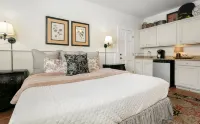 Stunning Suite - Walk To Main | A/C | WiFi | Street Parking