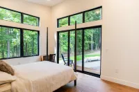 Luxurious Chef's Kitchen and Secluded Courtyard - Stunning Wellness Oasis