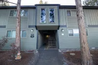 Cozy Comfort and Seasonal Pool - Charming Retreat Hotels in Sisters