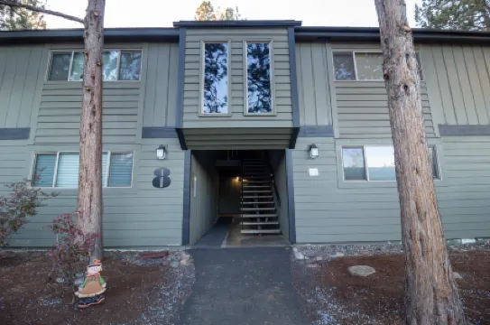 Charming Condo with Seasonal Pool and Hot Tub - Delightful Retreat