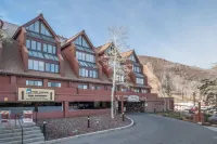 Private Outdoor Deck and Breathtaking Mountain Views - Stunning Retreat