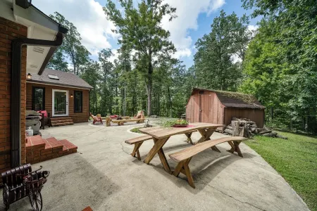 Dream Estate with Pool, Bonfire, Game Room & 100 Acres of Nature