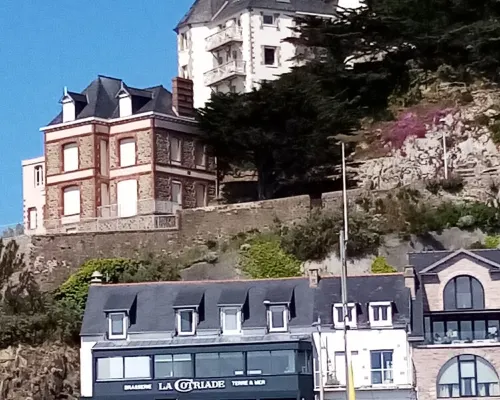 250 ° panoramic sea view from the 10 windows !! Classified furnished with 4-star tourism. Hotels in Pleneuf-Val-Andre