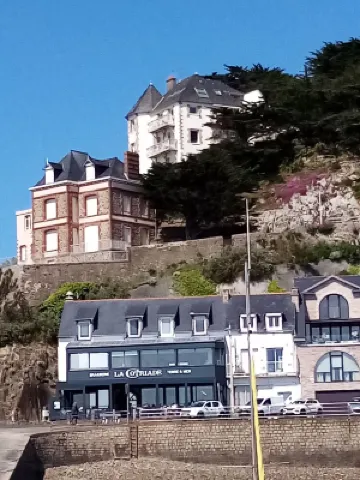 250 ° panoramic sea view from the 10 windows !! Classified furnished with 4-star tourism. Hotels in Pleneuf-Val-Andre