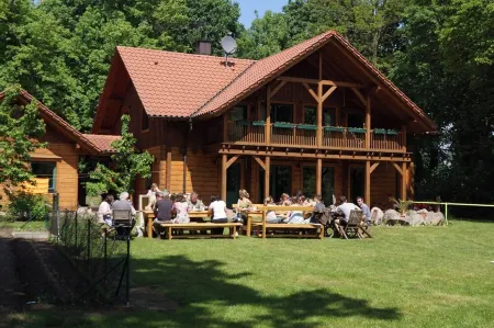 Cozy house "Gut Briesen" in the Westhavelland Nature Park with an old park Отели в г. Хафельланд