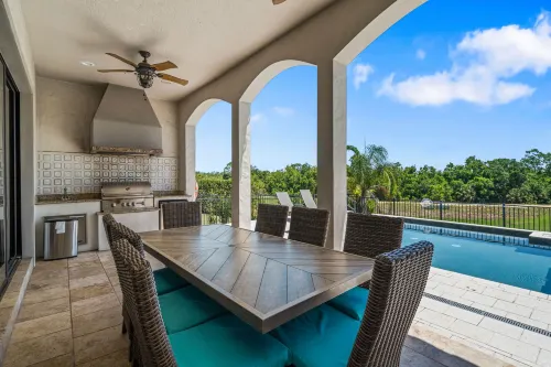 Private Pool and Arcade - Elegant Luxury Retreat