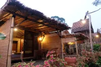 SAUNG AWI BUMI DAYANG SUMBI Hotel di Desa Ciater