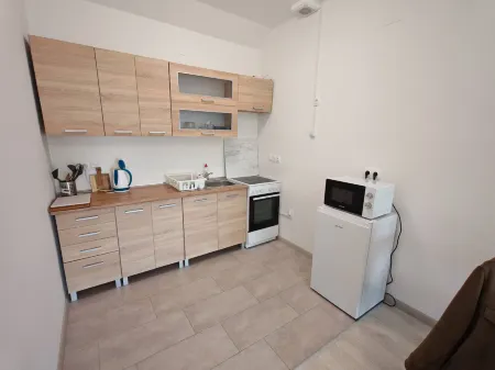 WorkStay Apartment – Modern Comfort with Private Parking, Near City Amenities