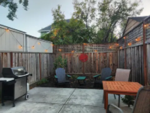 Tranquil Oasis - Private Yard and Serene Setting