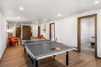 Big Elk Haus - 5Ksqft Home, Hot Tub, AC, Sleeps 14, 360 Views, PickleBall