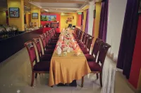 The Royal Garden Hotel - breakfast