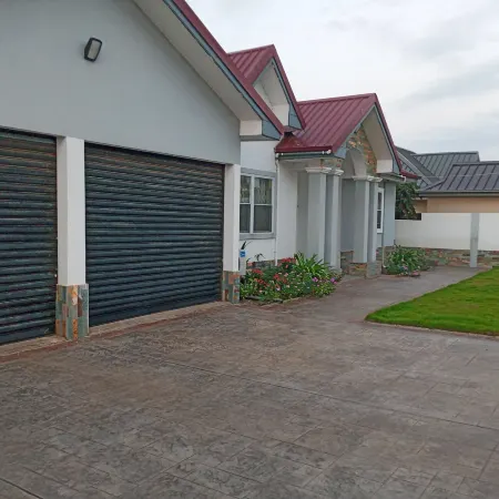 4 Bedrooms Family House Sakumono